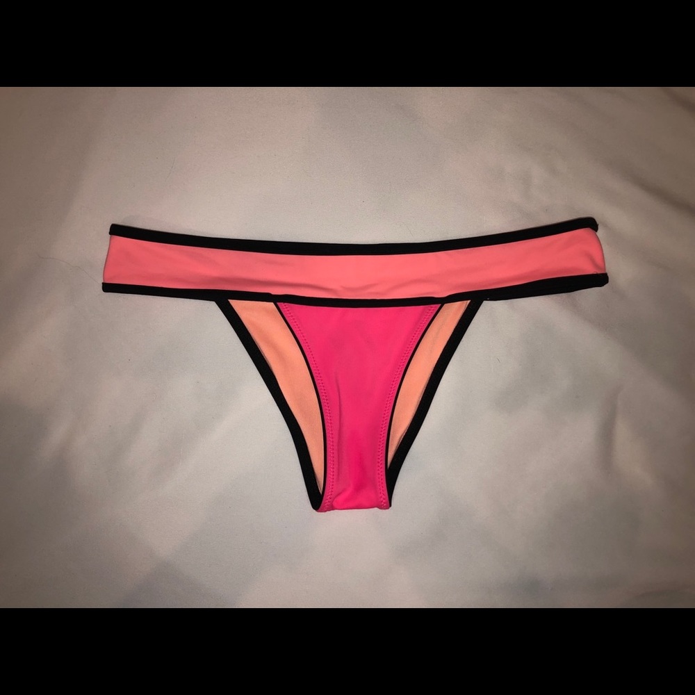 VICTORIA'S SECRET SWIMWEAR